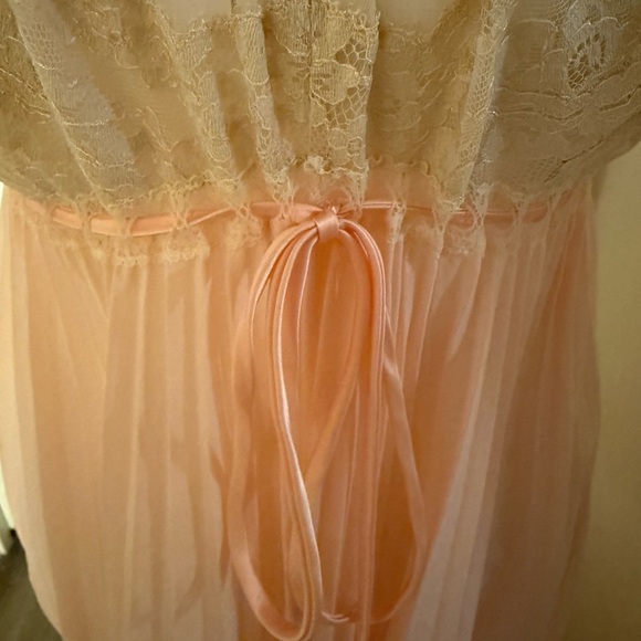 Elegant Peach Lace and Nylon Vintage Nightgown - Picture 5 of 12